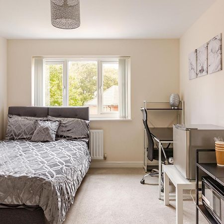 Large Double Room & Private Ensuite Bathroom, Badbury Park, Swindon, Near Great Western Hospital Екстер'єр фото