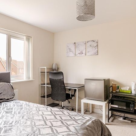 Large Double Room & Private Ensuite Bathroom, Badbury Park, Swindon, Near Great Western Hospital Екстер'єр фото