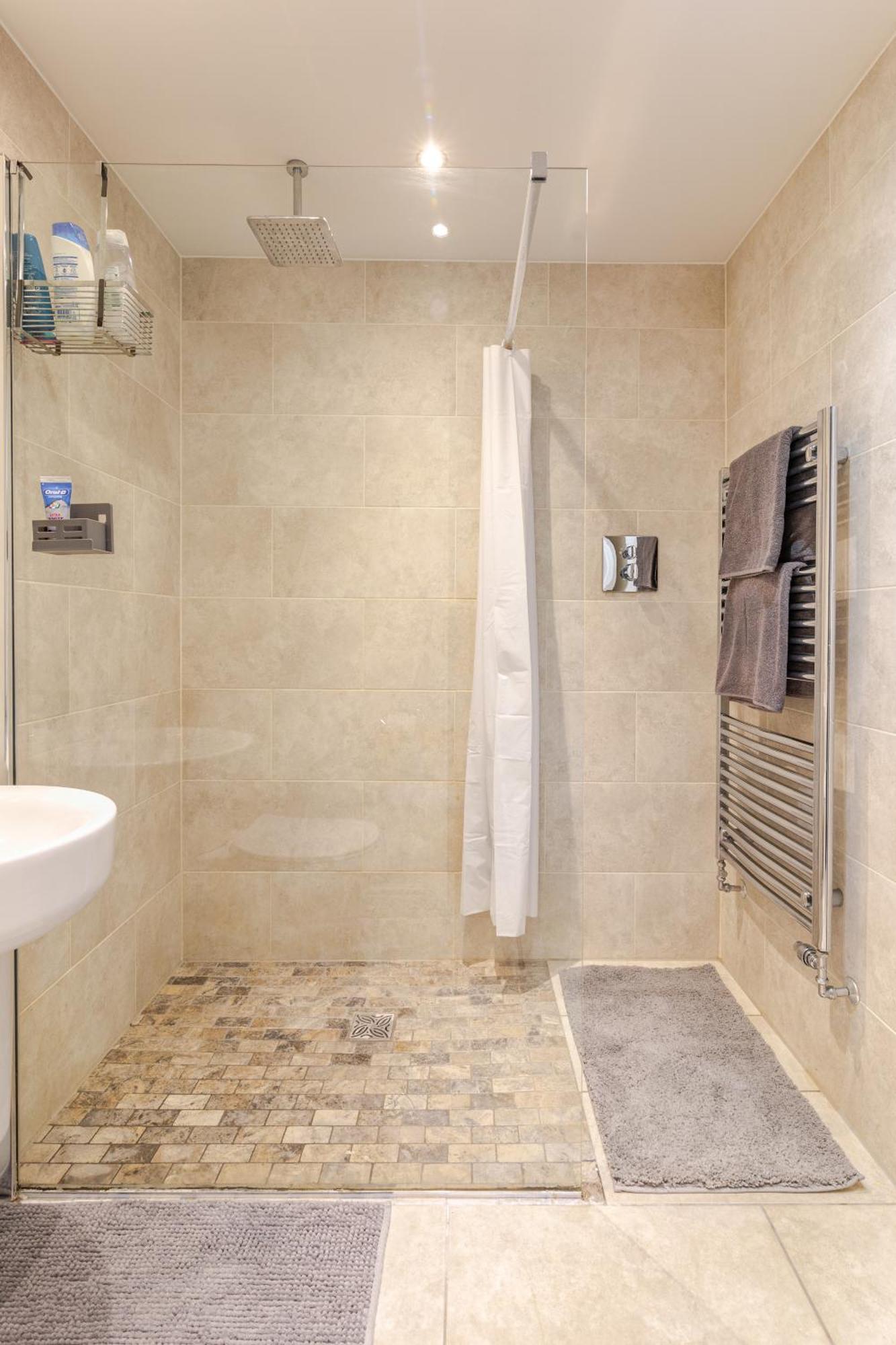 Large Double Room & Private Ensuite Bathroom, Badbury Park, Swindon, Near Great Western Hospital Екстер'єр фото