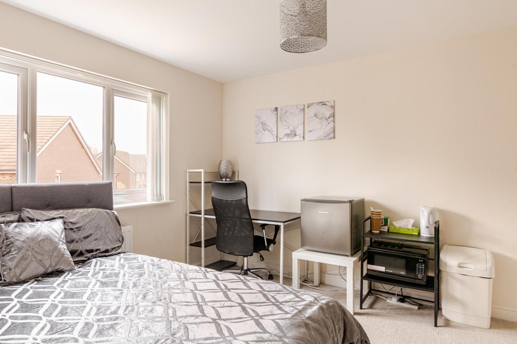 Large Double Room & Private Ensuite Bathroom, Badbury Park, Swindon, Near Great Western Hospital Екстер'єр фото