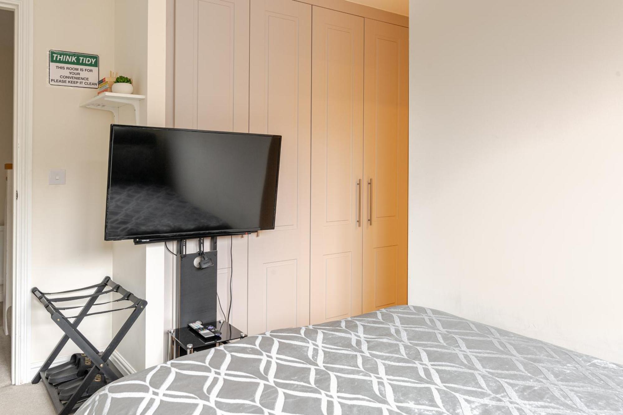 Large Double Room & Private Ensuite Bathroom, Badbury Park, Swindon, Near Great Western Hospital Екстер'єр фото